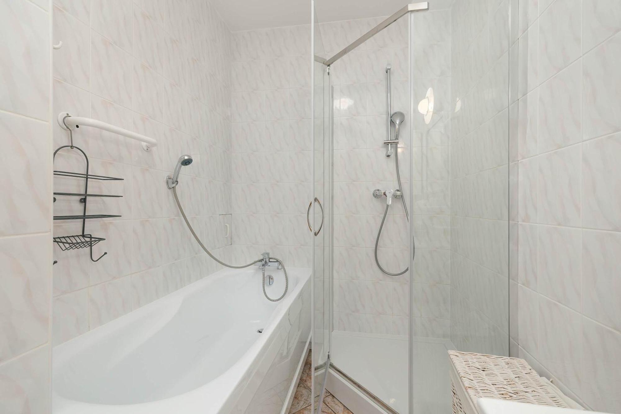 Apartment Plac Neptuna Bright With Balcony By Renters Miedzyzdroje
