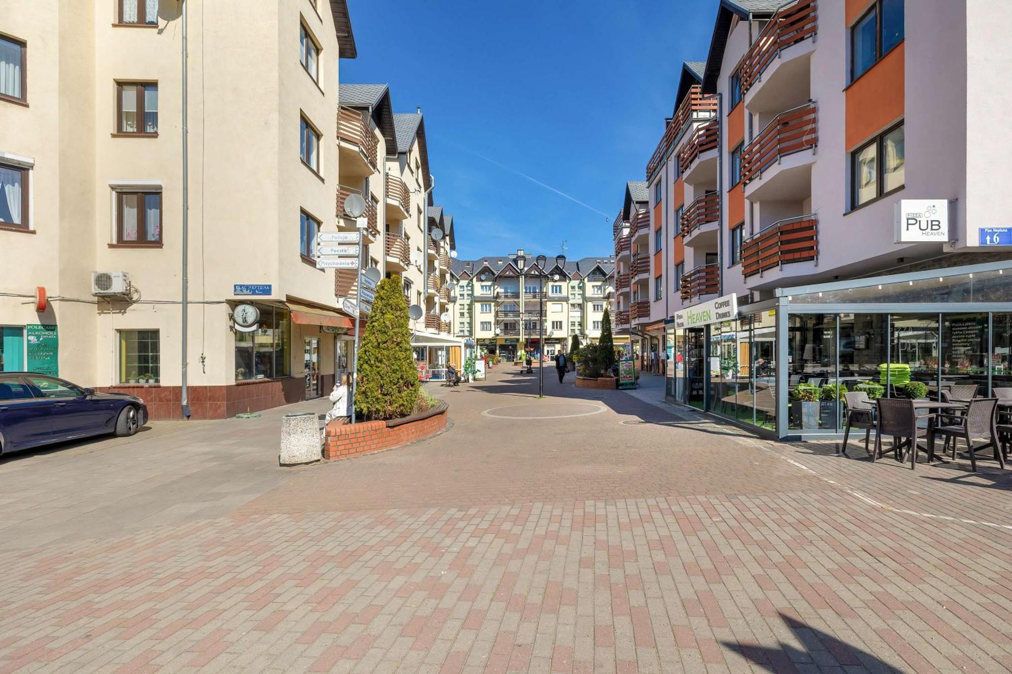 Apartment Plac Neptuna Bright With Balcony By Renters