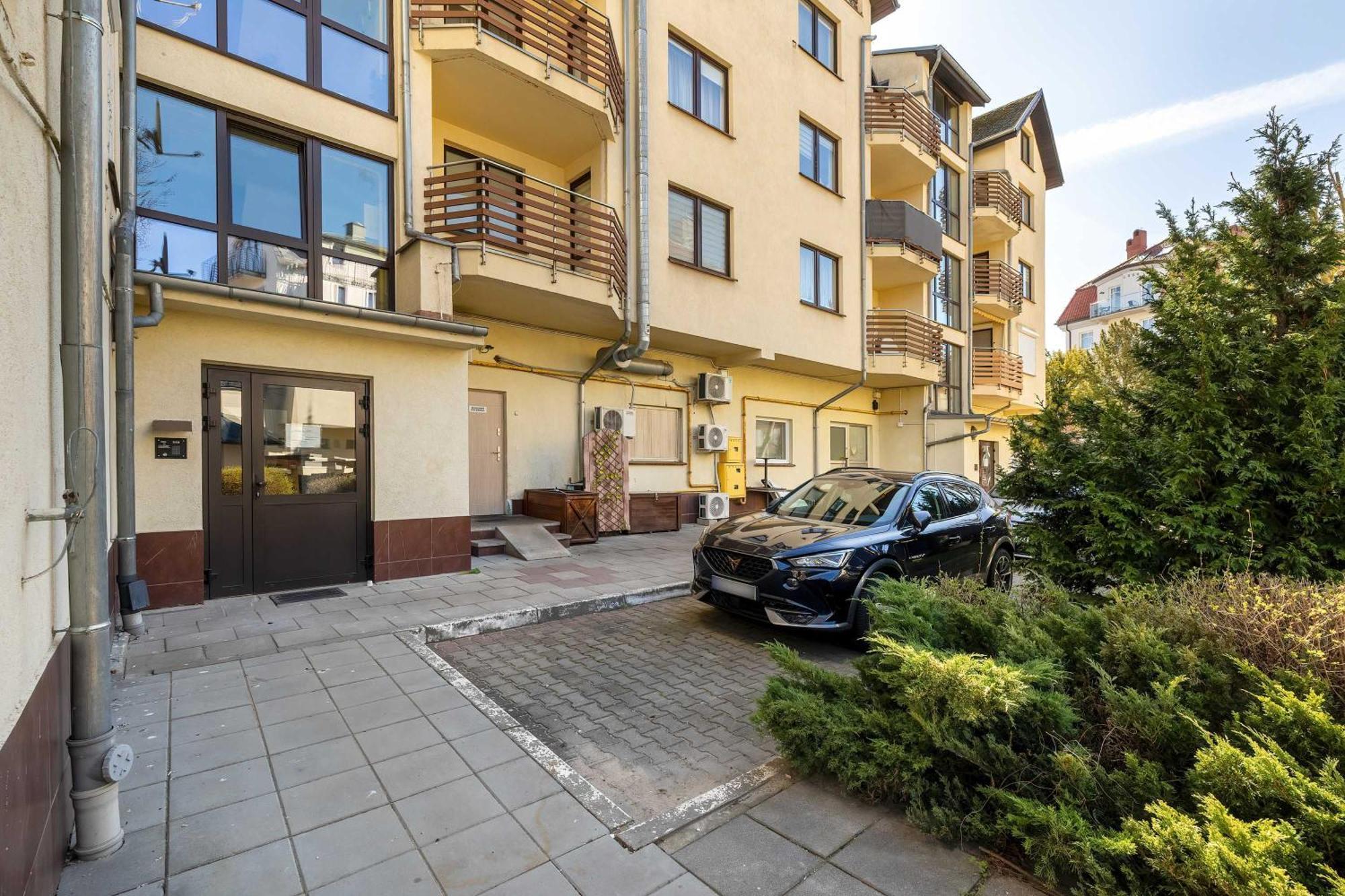Apartment Plac Neptuna Bright With Balcony By Renters Miedzyzdroje
