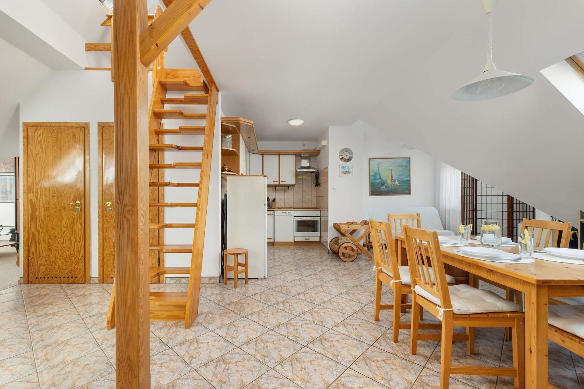 Plac Neptuna Bright With Balcony By Renters *