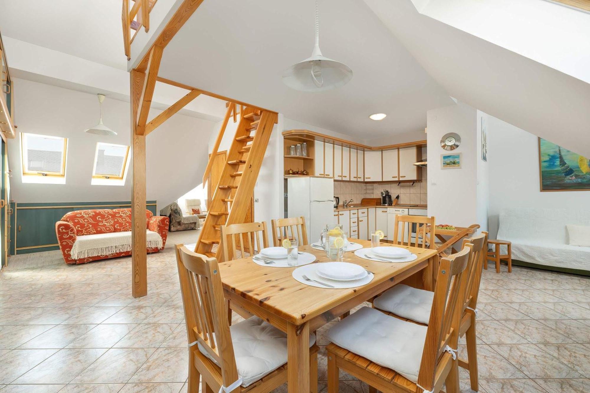 Plac Neptuna Bright With Balcony By Renters Apartment *